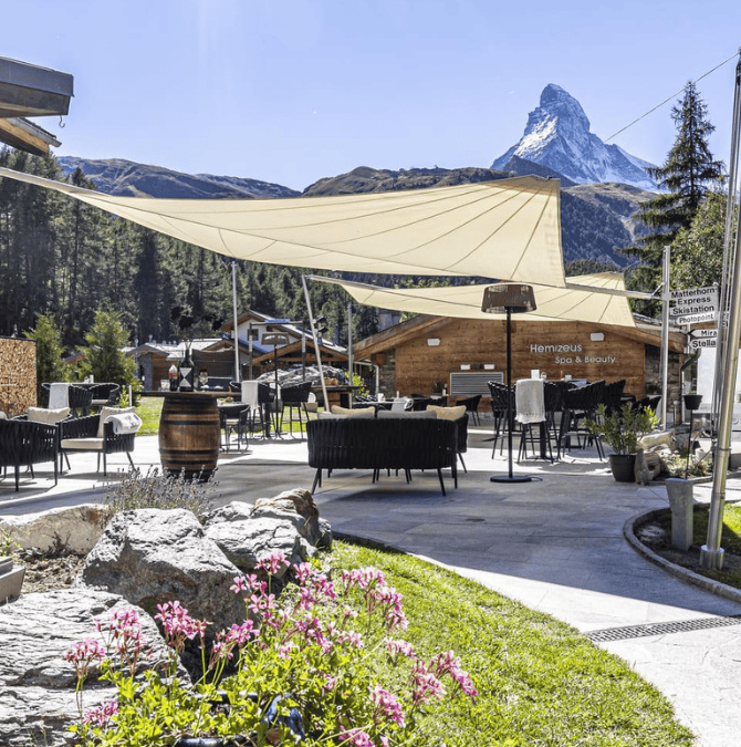 Your restaurant with a direct view of the Matterhorn in Zermatt